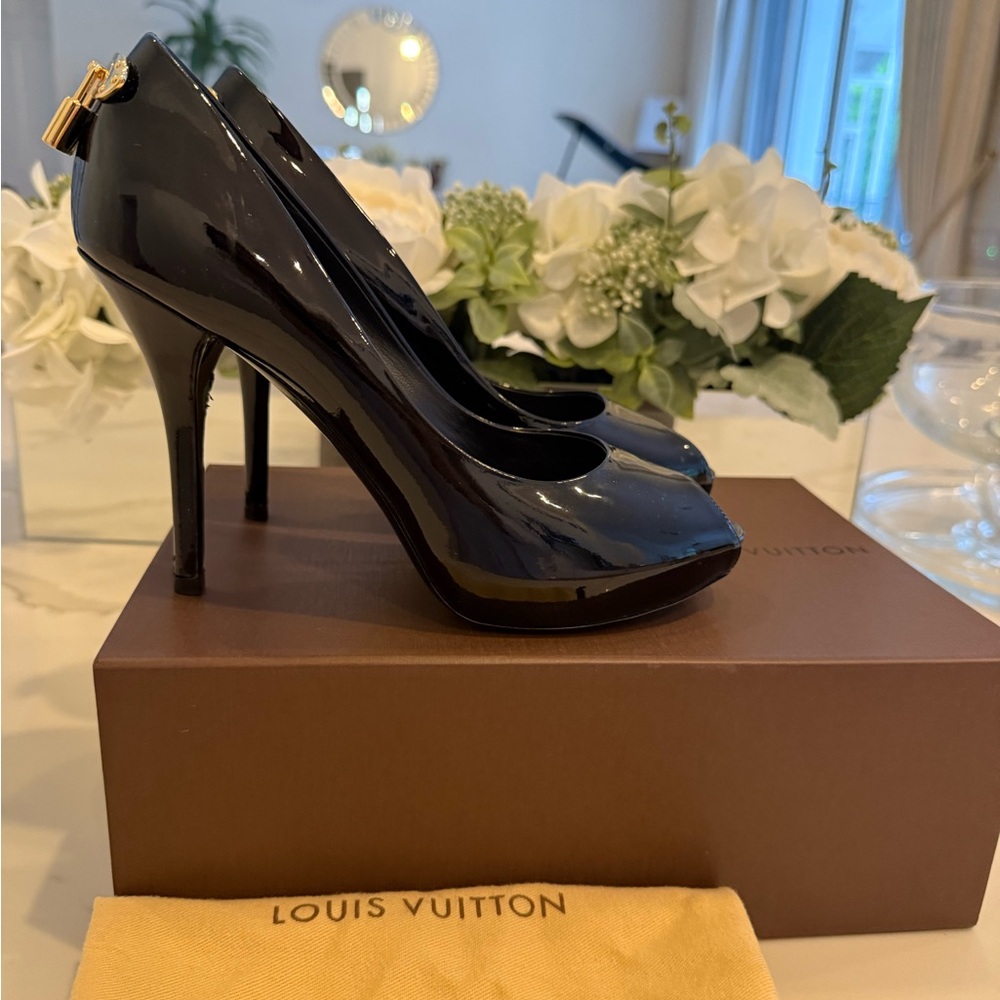AUTHENTIC LV Louis Vuitton Black Heels with Gold Lock Detail - Picture 5 of 17